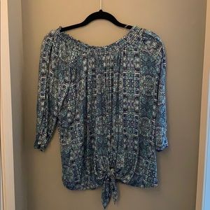 blue designed of the shoulder top- quarter sleeves